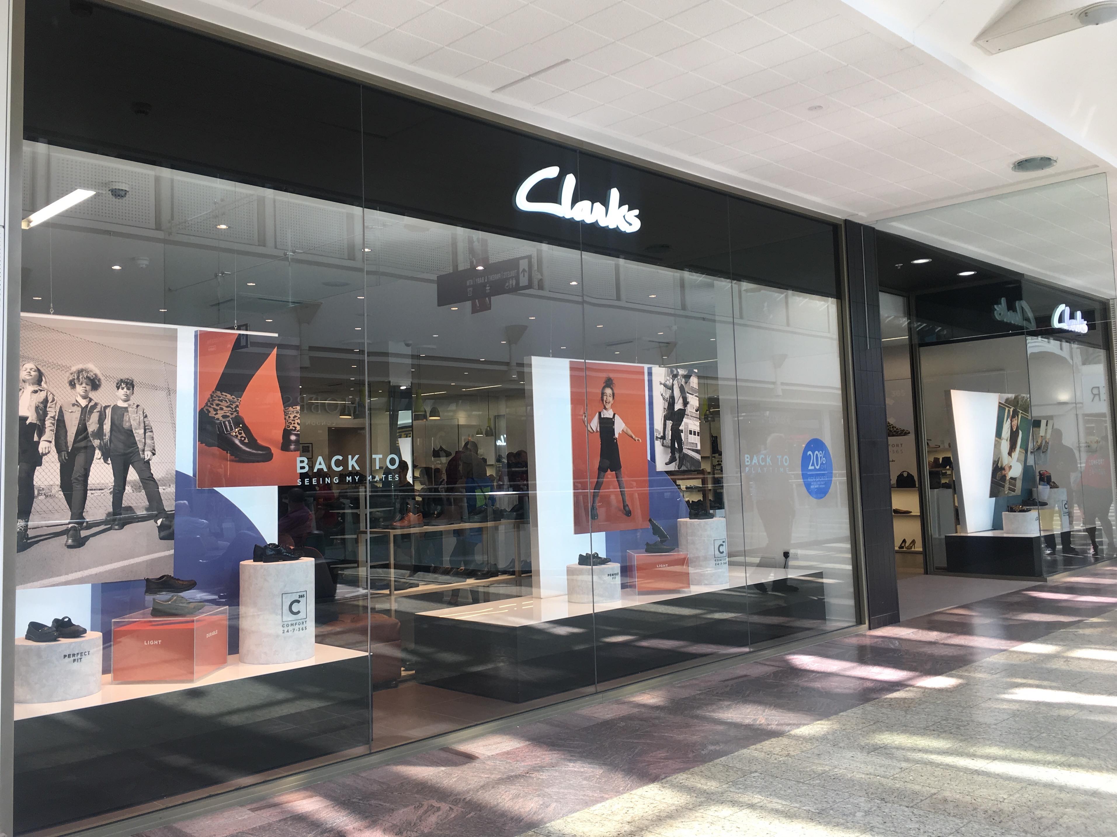 clarks shoes opening times bank holiday 